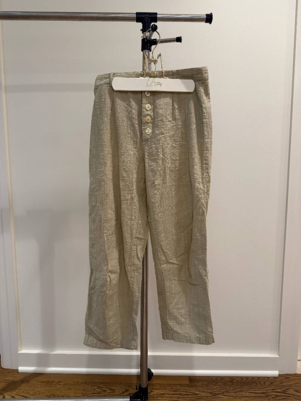 Green 100% Cotton Urban Outfitters Cropped Pants (Size 4)